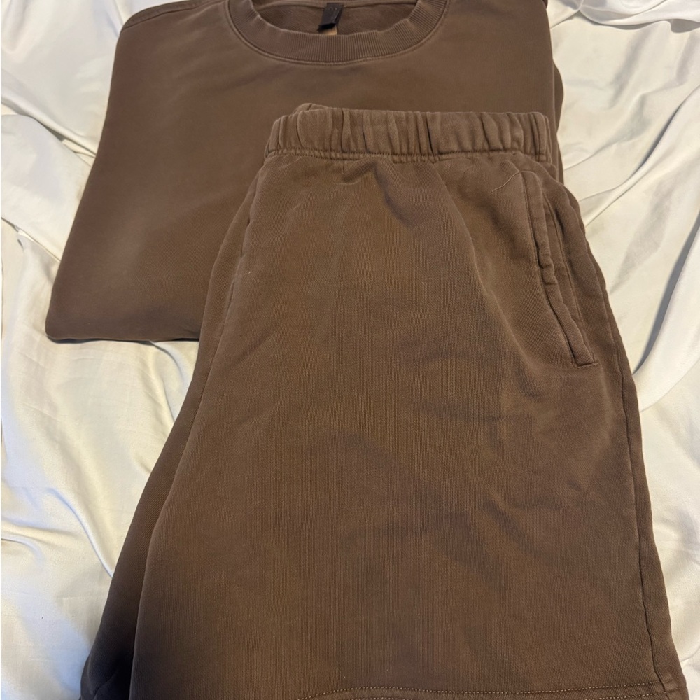 SKIMS crewneck and shorts set men’s L